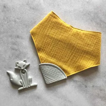 TLT-TB-M-Teether-Bib-mustard