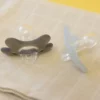 si123b01-8711736548569-soother-natural-0-6m-ice-clay-st-1500×1500-4
