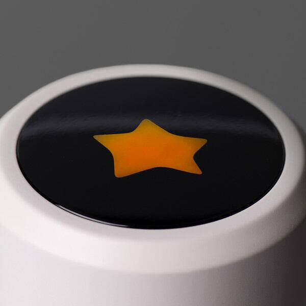 Tommee Tippee GoPrep™ Portable Formula Feed Maker Set detail showing the orange star button on the top.