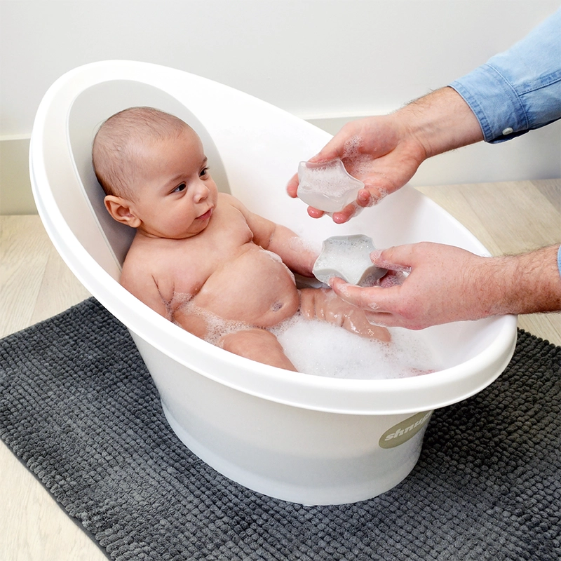 Newborn baby in Bath with Wishy – Low Res