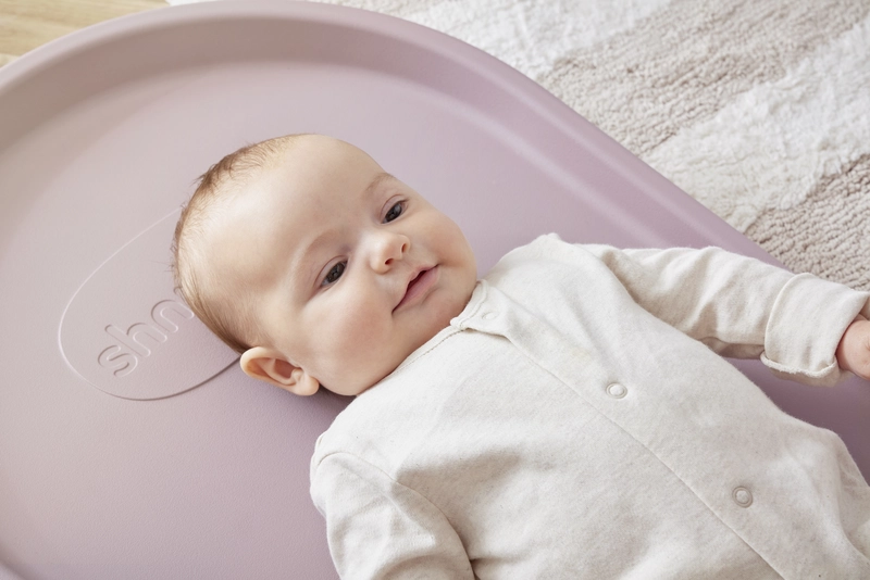 Shnuggle Squishy Changing Mat – close up baby 6 – blossom – high res